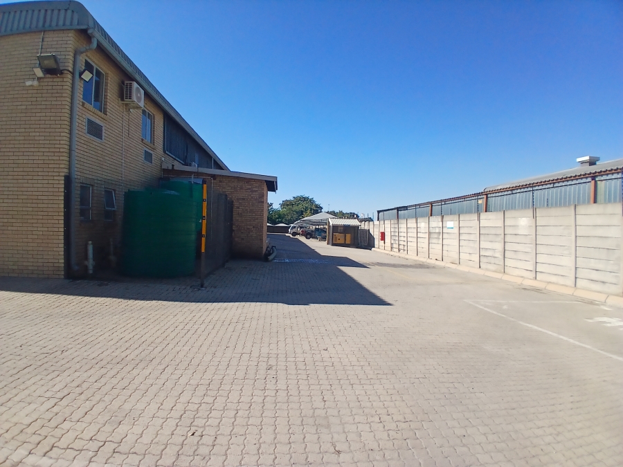 To Let commercial Property for Rent in Oos Einde North West